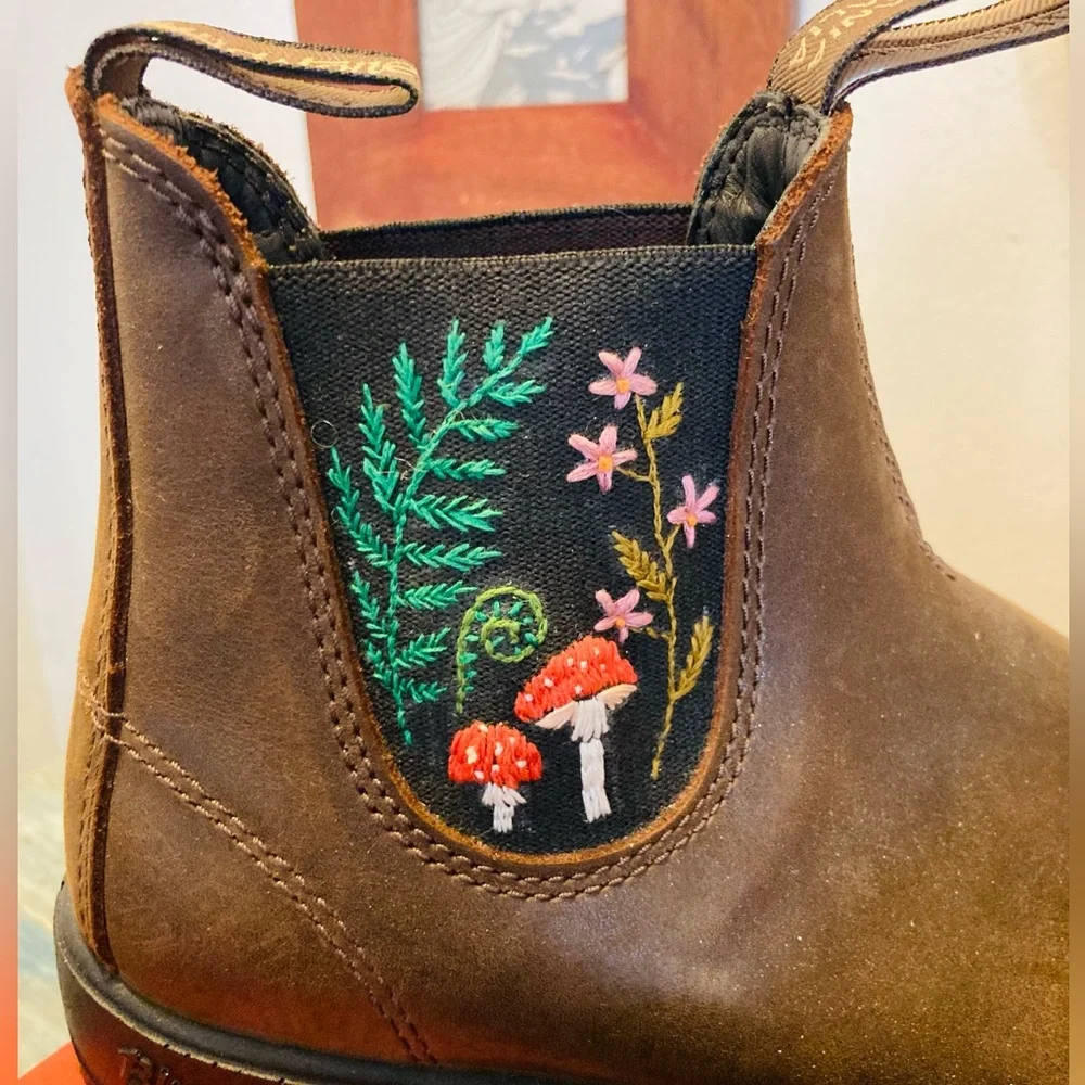 OOAK! Blundstone Chelsea Classics Leather Boots Brown Embroidered Women’s 8.5 - Picture 3 of 9